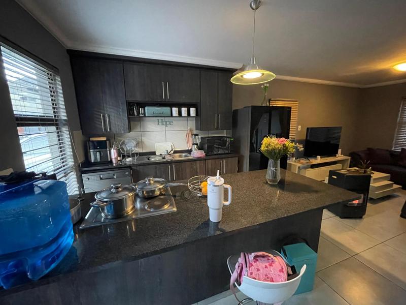 2 Bedroom Property for Sale in Kannoniers Park North West
